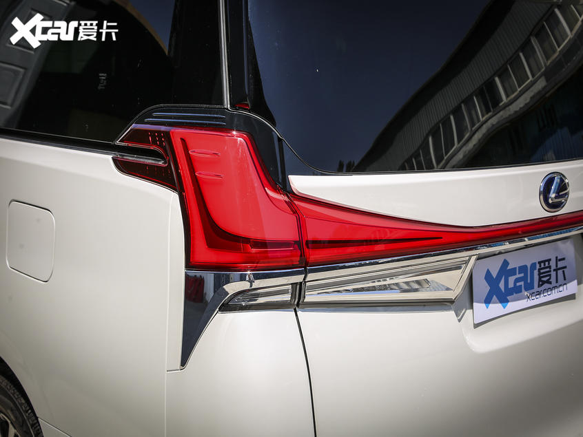 雷克薩斯LM外觀