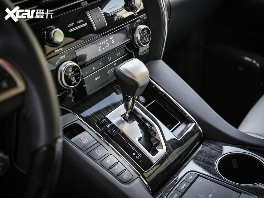 雷克薩斯LM前排