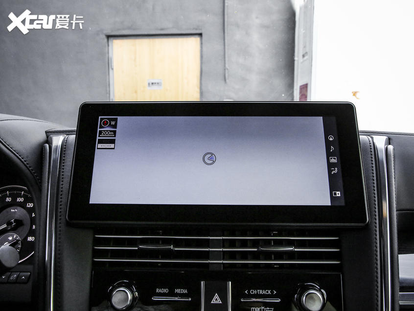 雷克薩斯LM前排