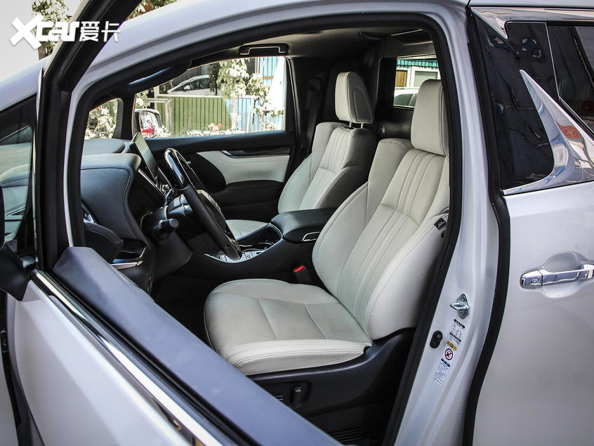 雷克薩斯LM前排