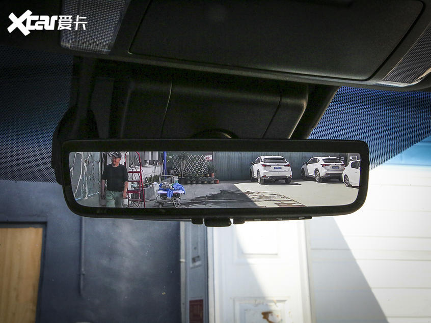 雷克薩斯LM前排