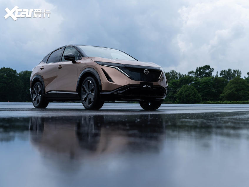 充滿科幻感的內飾