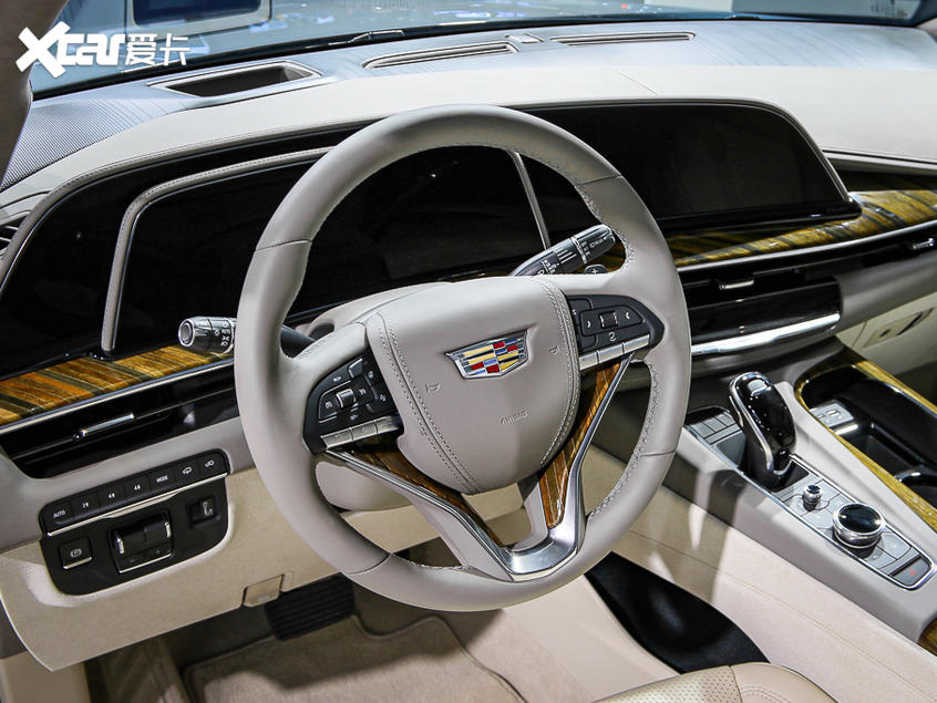 實拍凱迪拉克凱雷德長軸版 大佬新標配
