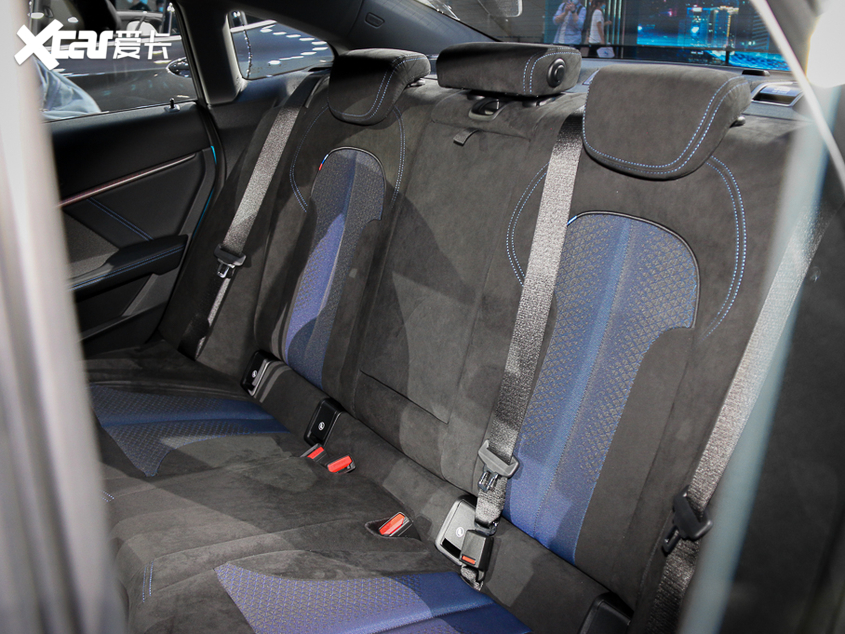 實拍BMW 2系四門轎跑車