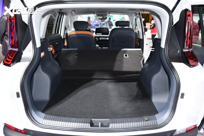 一汽奔騰2021款奔騰E05