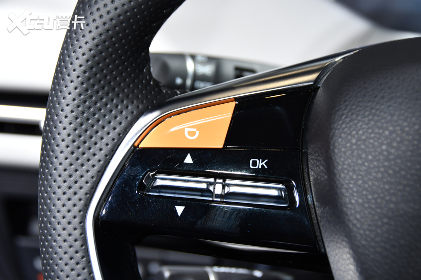 一汽奔騰2021款奔騰E05