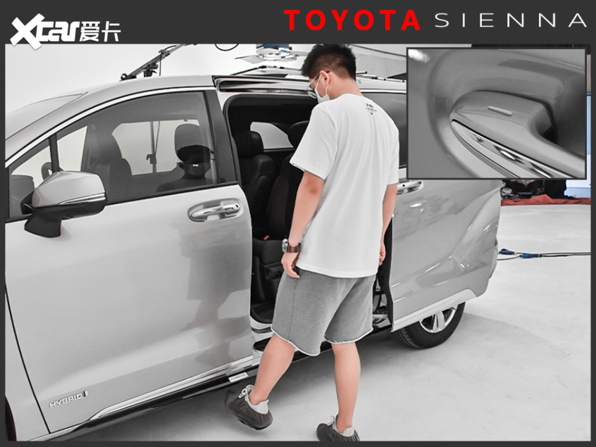 身穿運動服的動感“奶爸”