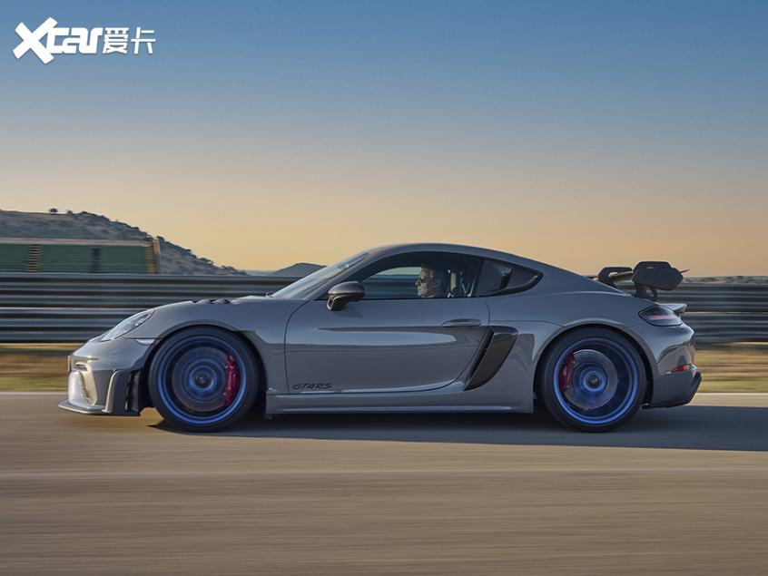 保时捷718 cayman gt4 rs