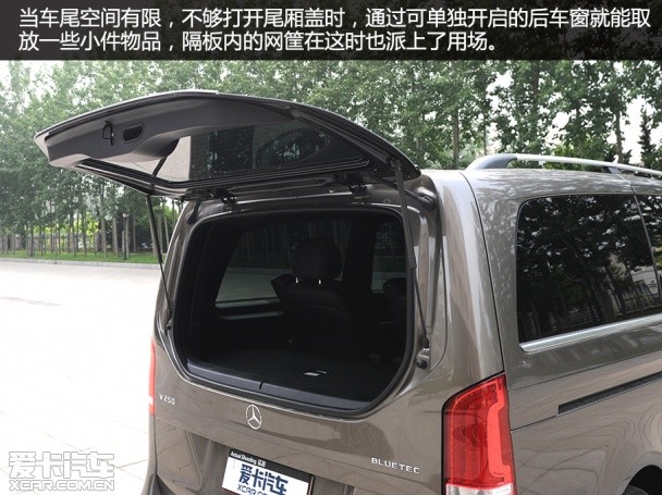 實(shí)拍奔馳V級(jí)