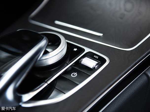 實(shí)拍奔馳C200旅行版