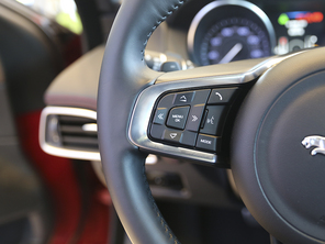 實(shí)拍捷豹XE