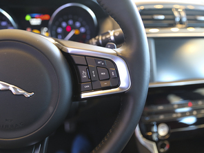 實(shí)拍捷豹XE