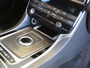 實(shí)拍捷豹XE