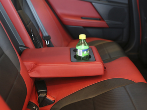 實(shí)拍捷豹XE