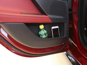 實(shí)拍捷豹XE