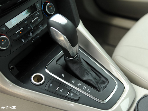 長安福特2015款新福克斯三廂