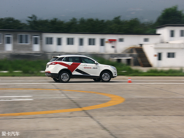 北汽紳寶2015款紳寶X65