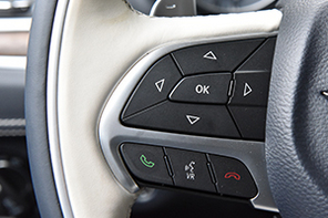 愛卡實拍新克萊斯勒300C