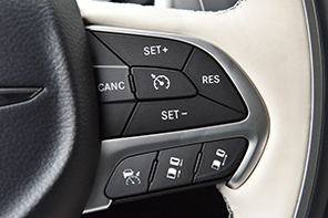 愛卡實拍新克萊斯勒300C