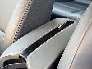 提升品質是關鍵 愛卡實拍眾泰SR7量產版