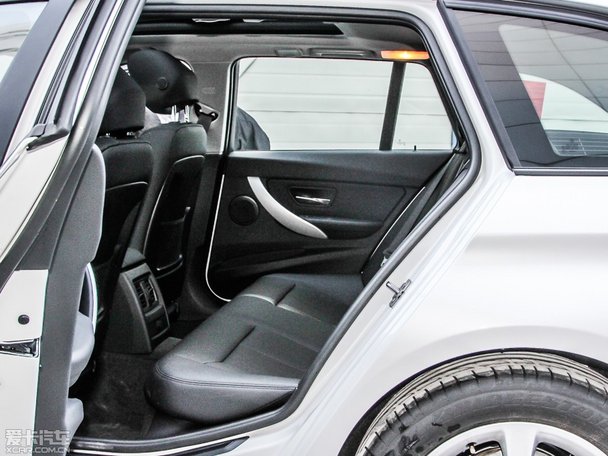 寶馬320i 時尚型旅行車