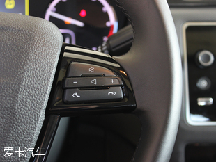 愛卡實(shí)拍觀致5 SUV頂配版