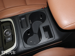 愛卡實(shí)拍觀致5 SUV頂配版