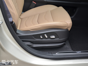 上汽通用凱迪拉克XT5