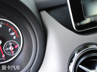 愛卡實(shí)拍2016款奔馳B180