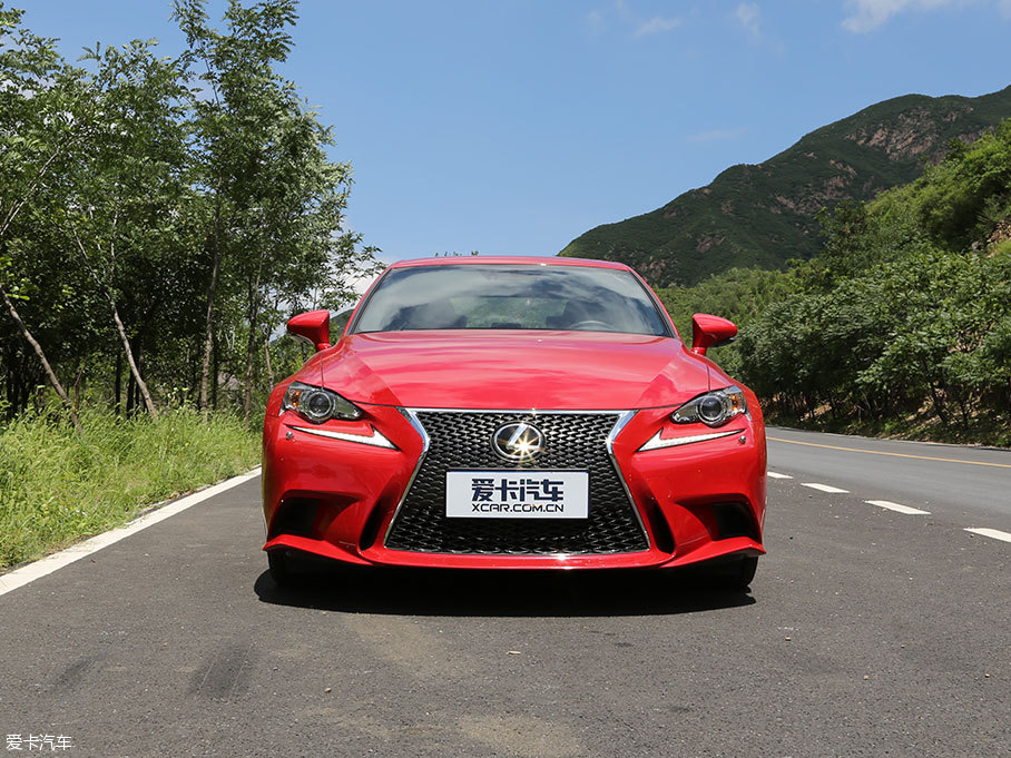 捷豹XE對比雷克薩斯IS