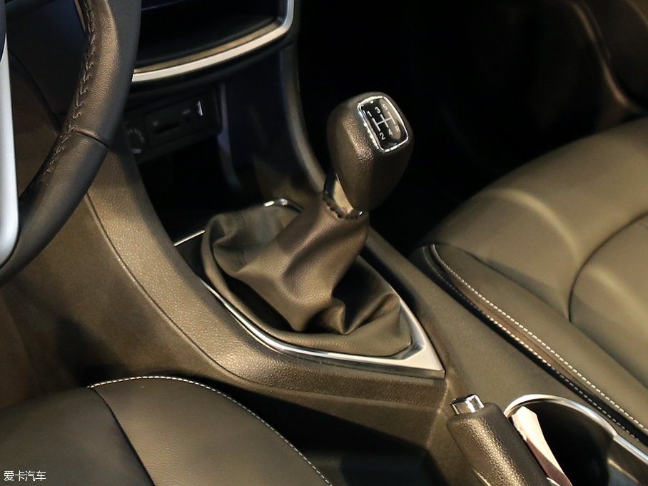 東風(fēng)風(fēng)神AX5內(nèi)飾解析