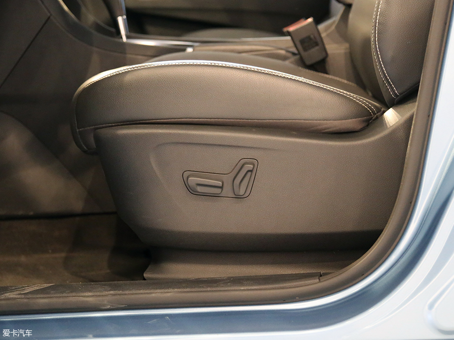 東風(fēng)風(fēng)神AX5內(nèi)飾解析