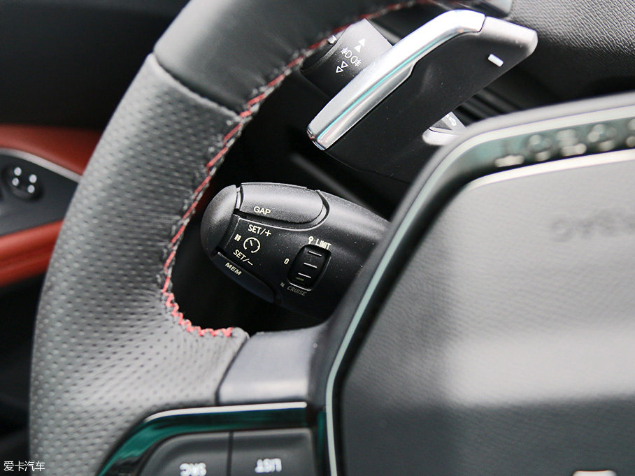 實(shí)拍東風(fēng)標(biāo)致4008