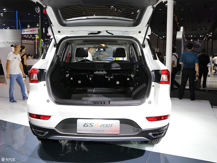 長腿編輯測空間 15萬中國品牌suv哪家強？