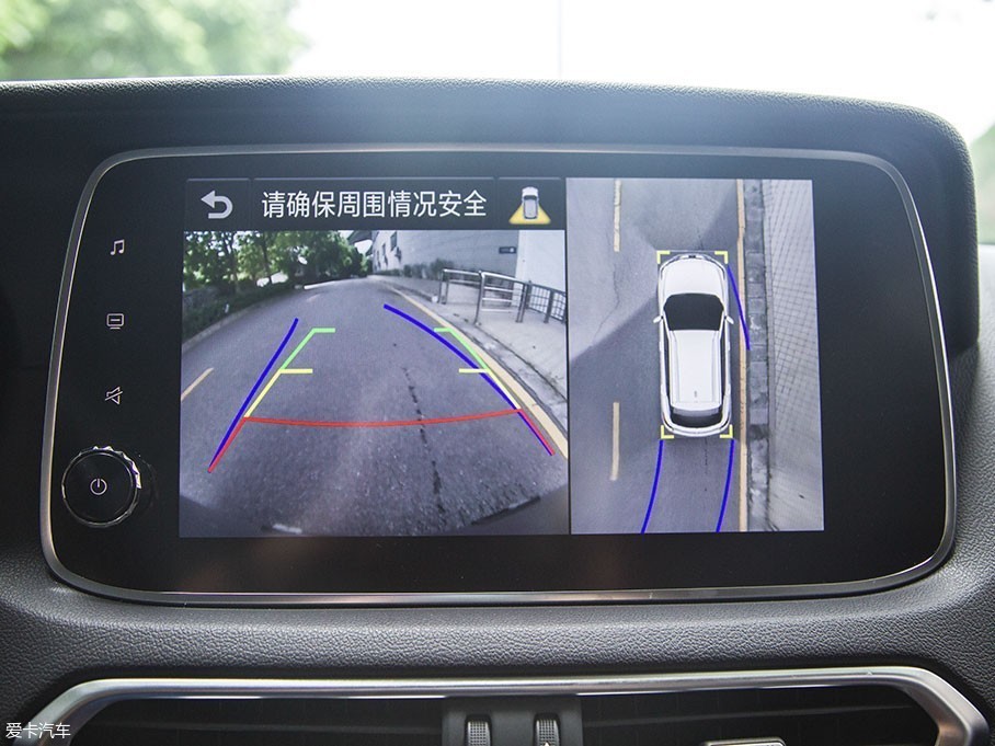 新车还配备有360°全景影像,这对于一些新手司机来说非常实用,能给