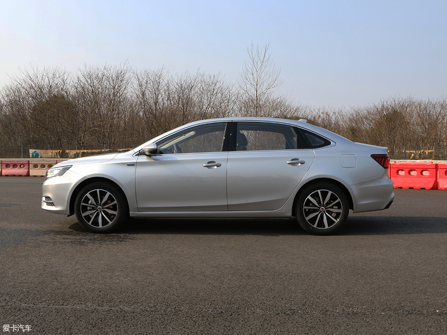 以不同創(chuàng)不凡 愛卡實拍上汽榮威i6 20T