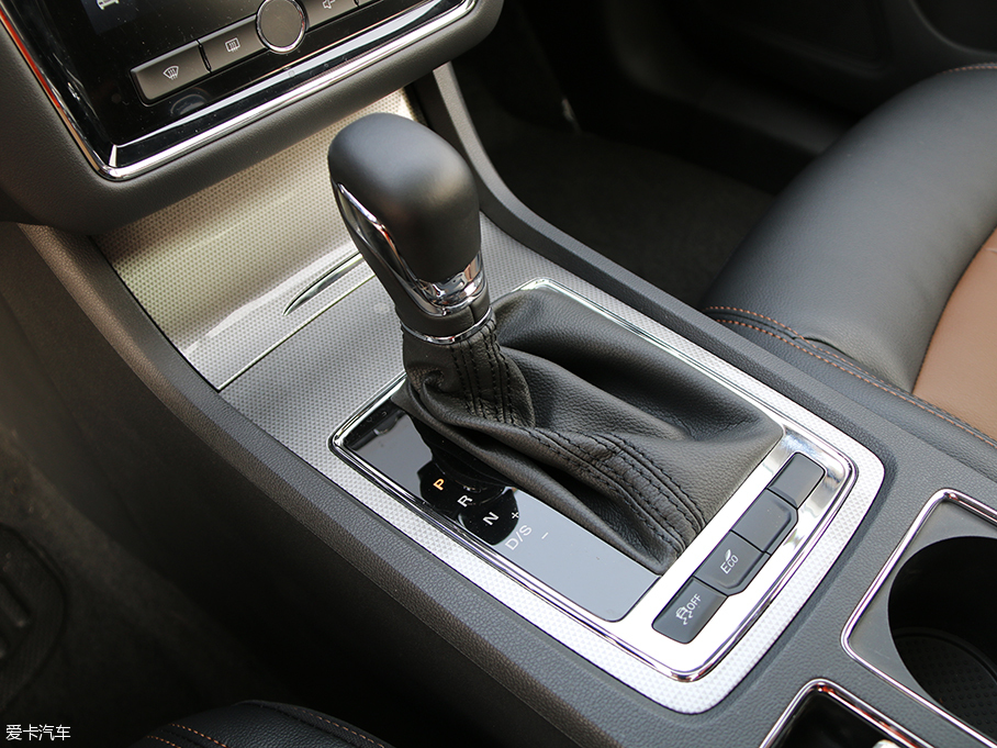 以不同創不凡 愛卡實拍上汽榮威i6 20T