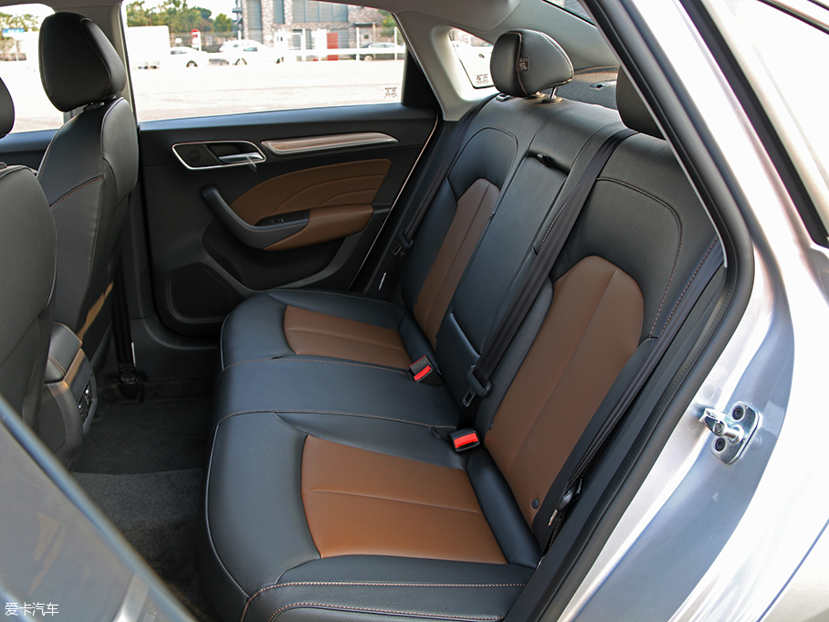 以不同創不凡 愛卡實拍上汽榮威i6 20T