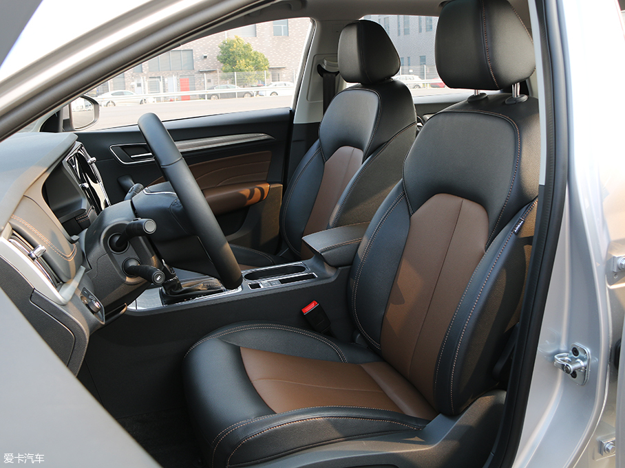 以不同創不凡 愛卡實拍上汽榮威i6 20T