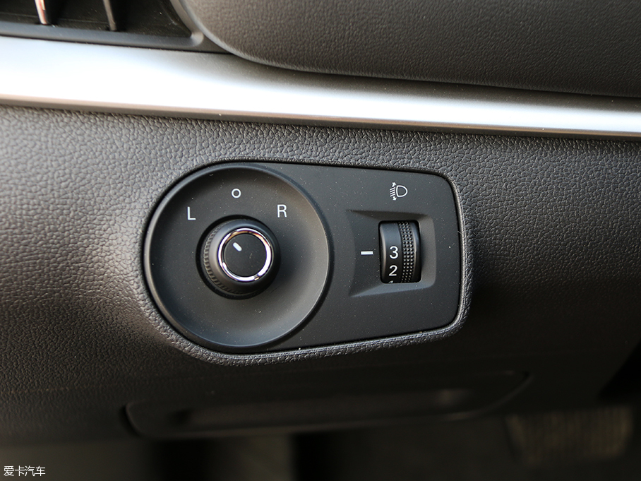 以不同創不凡 愛卡實拍上汽榮威i6 20T