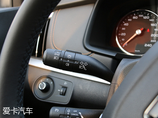 以不同創不凡 愛卡實拍上汽榮威i6 20T