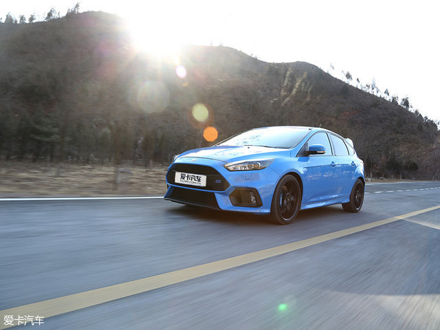 让乐趣唤醒沉闷 福克斯RS对比高尔夫R