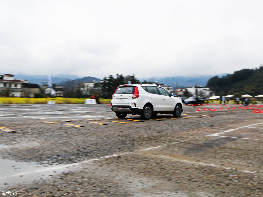 花田邂逅遠(yuǎn)景SUV