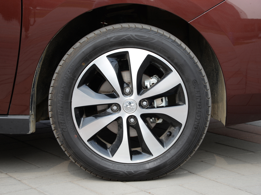 實拍東風啟辰M50V