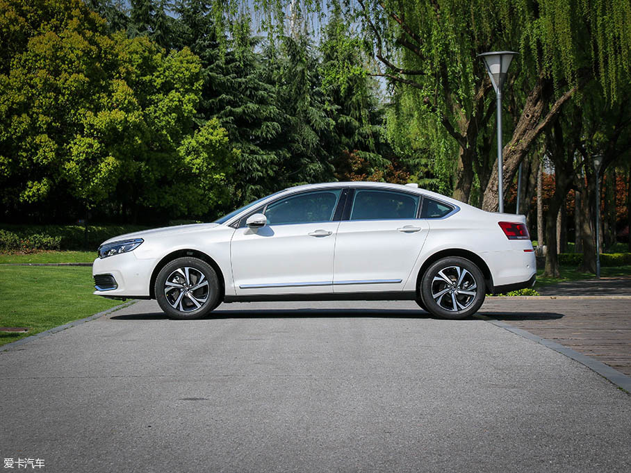 實拍東風雪鐵龍第三代C5