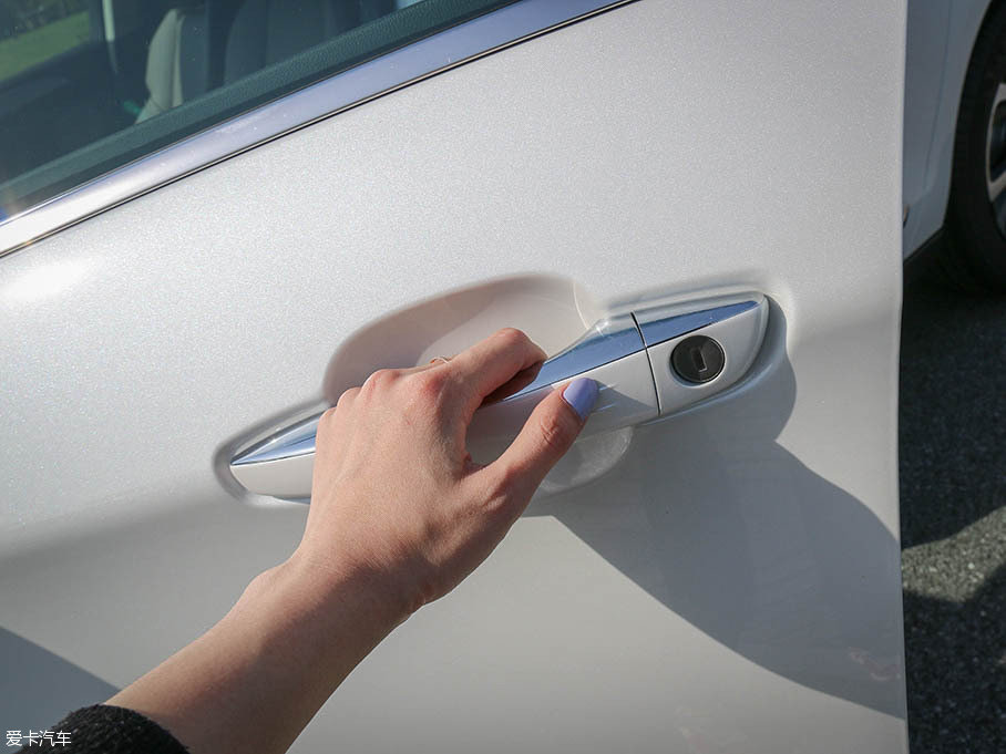 實拍東風雪鐵龍第三代C5