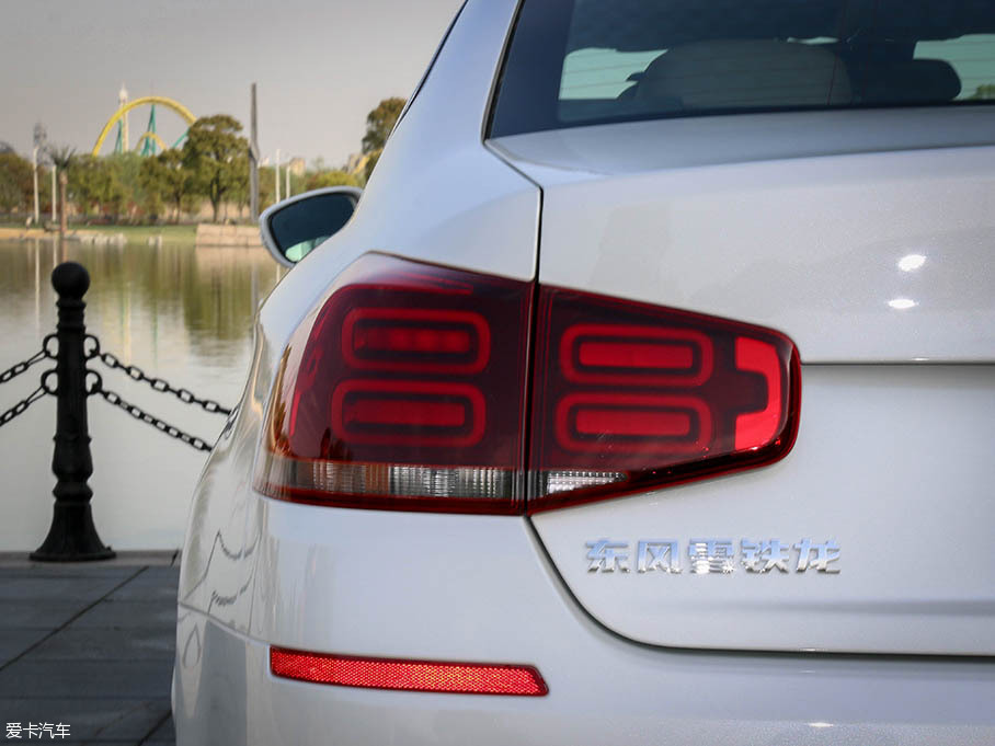 實拍東風雪鐵龍第三代C5