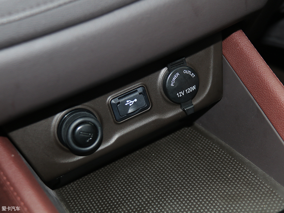 質(zhì)感顏值都不差 實(shí)拍全新長安歐尚A800