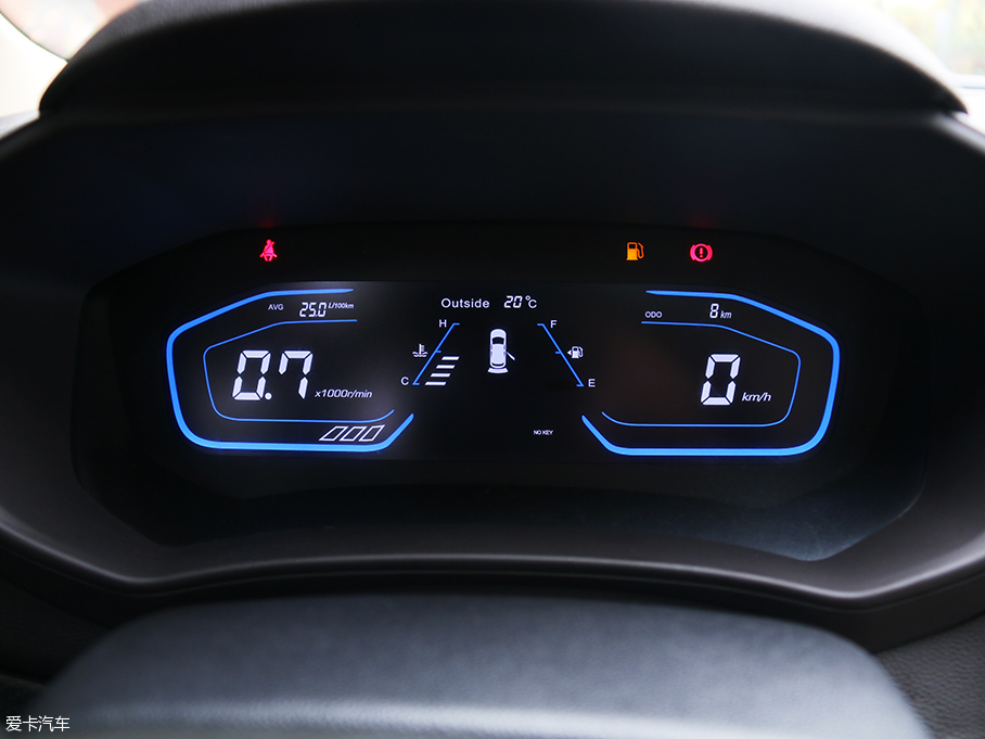 質(zhì)感顏值都不差 實(shí)拍全新長安歐尚A800