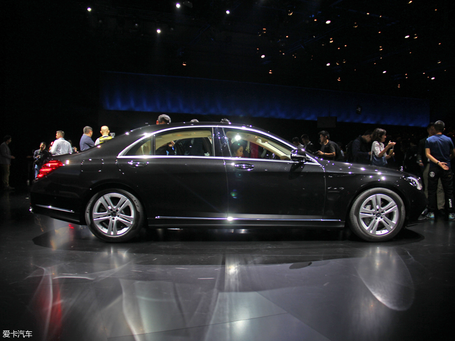 三道杠遇上尖子生 奔馳S對比雷克薩斯LS